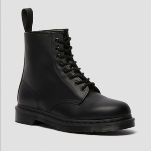 1460 MONO SMOOTH LEATHER LACE UP BOOTS